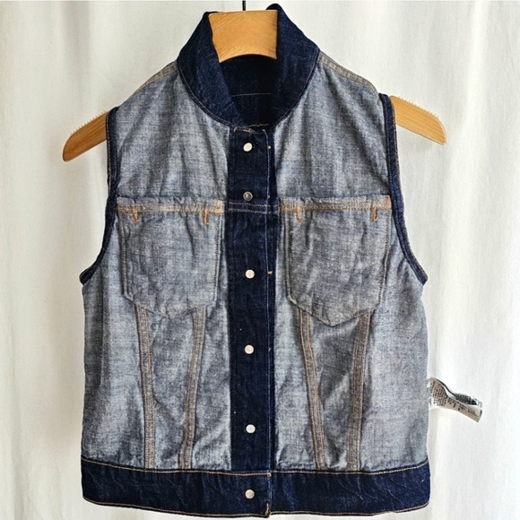 Levi's Premium Point Collar Sleeveless Denim Vest - Picture 6 of 16